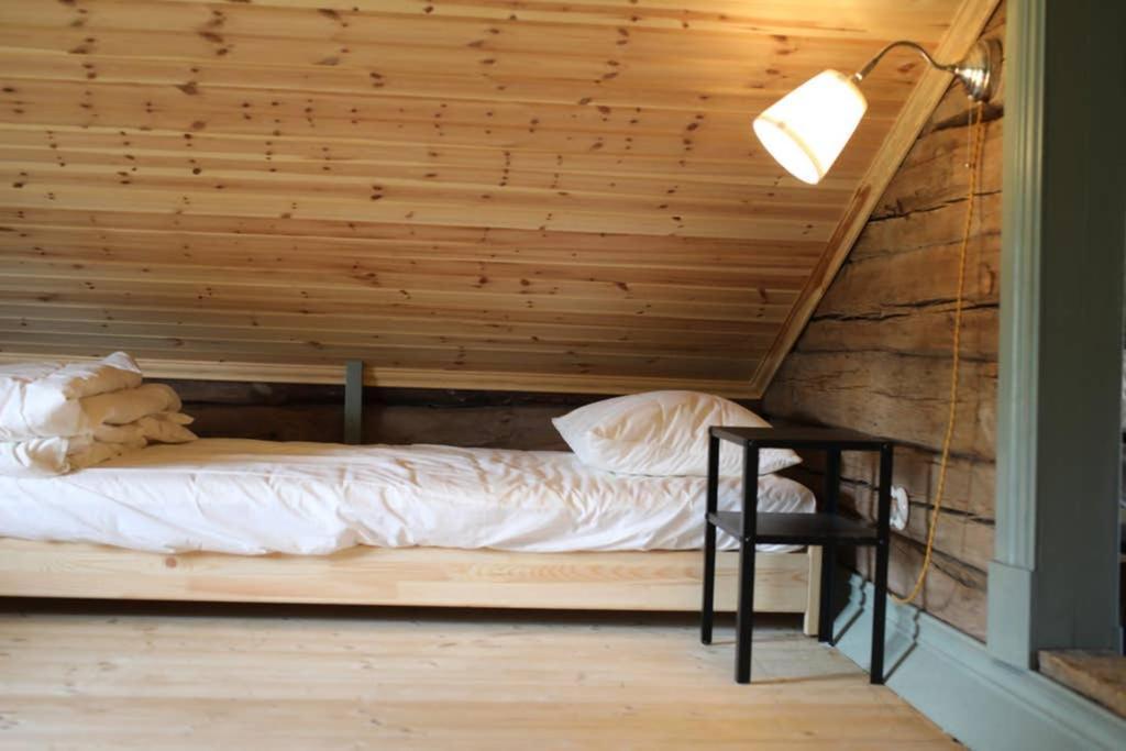 Sjoenaera Stuga Med Bat Och Bastu Ramkvilla Exterior foto